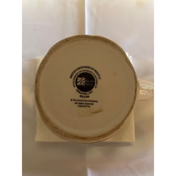 COCA COLA 2005 24 OZ 3 D Santa Mug - Picture 7 of 11